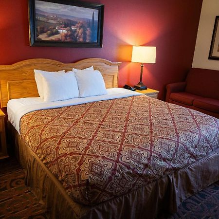 Savanna Inn & Suites Dış mekan fotoğraf