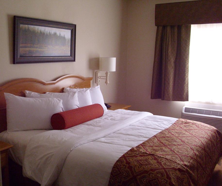 Savanna Inn & Suites Oda fotoğraf