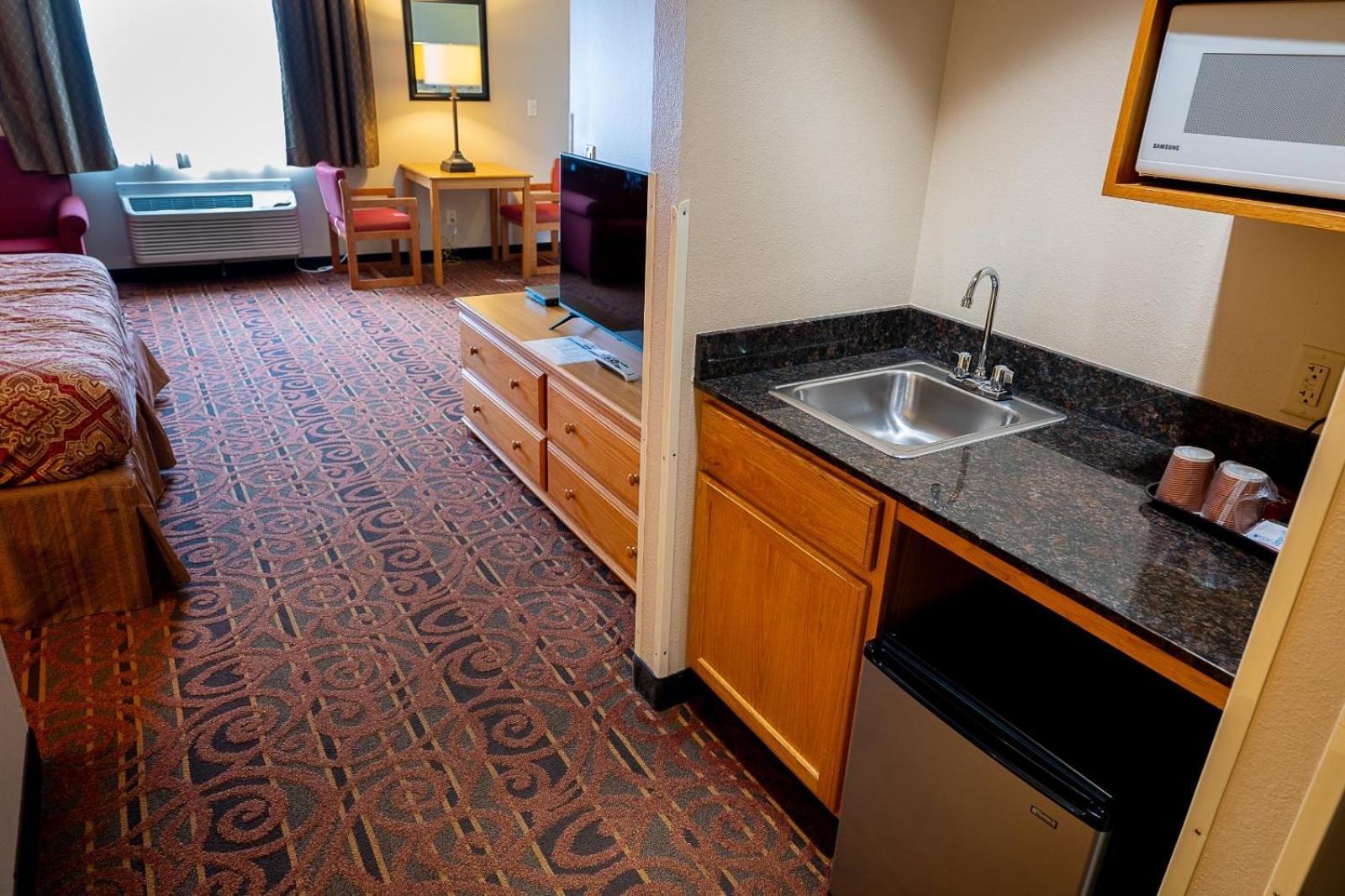 Savanna Inn & Suites Dış mekan fotoğraf