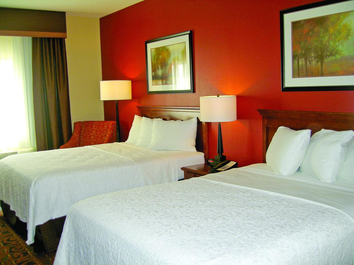 Savanna Inn & Suites Dış mekan fotoğraf